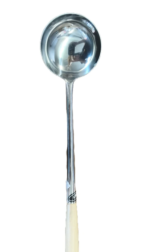 Schöpfkelle mit Holzgriff Nr. 6 