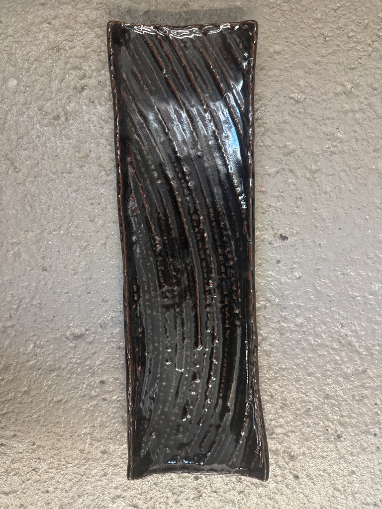 Japan Teller CURVED 41x13x4 - schwarz/braun