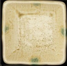 Soße quadratisch beige mit grünem Flecken 7.3x2.8cm Box 1/18