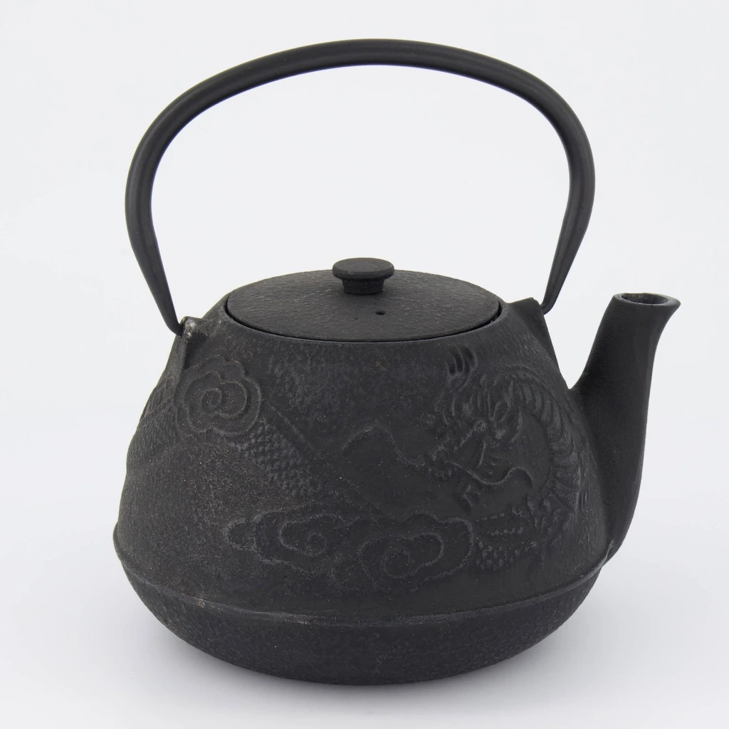Gusseisenkanne mit Drache - schwarz Box 1/8